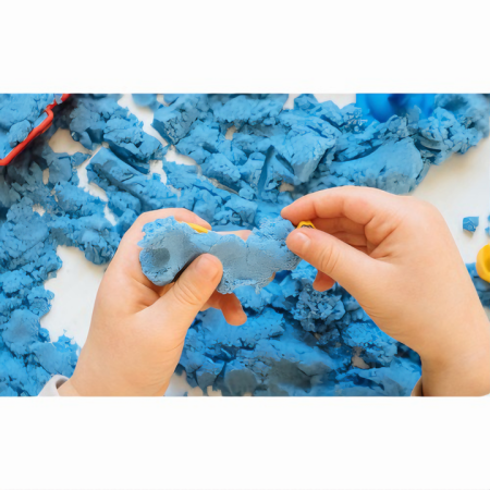 Set Nisip Kinetic VarioShop®, Sand Art, Dezvolta Creativitatea si Imaginatia, Include 14 Forme pentru Modelat si Alte Accesorii, Tavita Gonflabila, Pompa de Mana, 2Kg, Dimensiune Tavita 43x57cm, Multi [4]