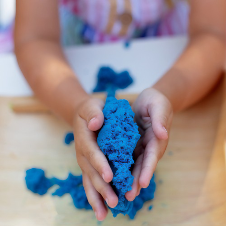 Set Nisip Kinetic VarioShop®, Sand Art, Dezvolta Creativitatea si Imaginatia, Include 14 Forme pentru Modelat si Alte Accesorii, Tavita Gonflabila, Pompa de Mana, 2Kg, Dimensiune Tavita 43x57cm, Multi [3]