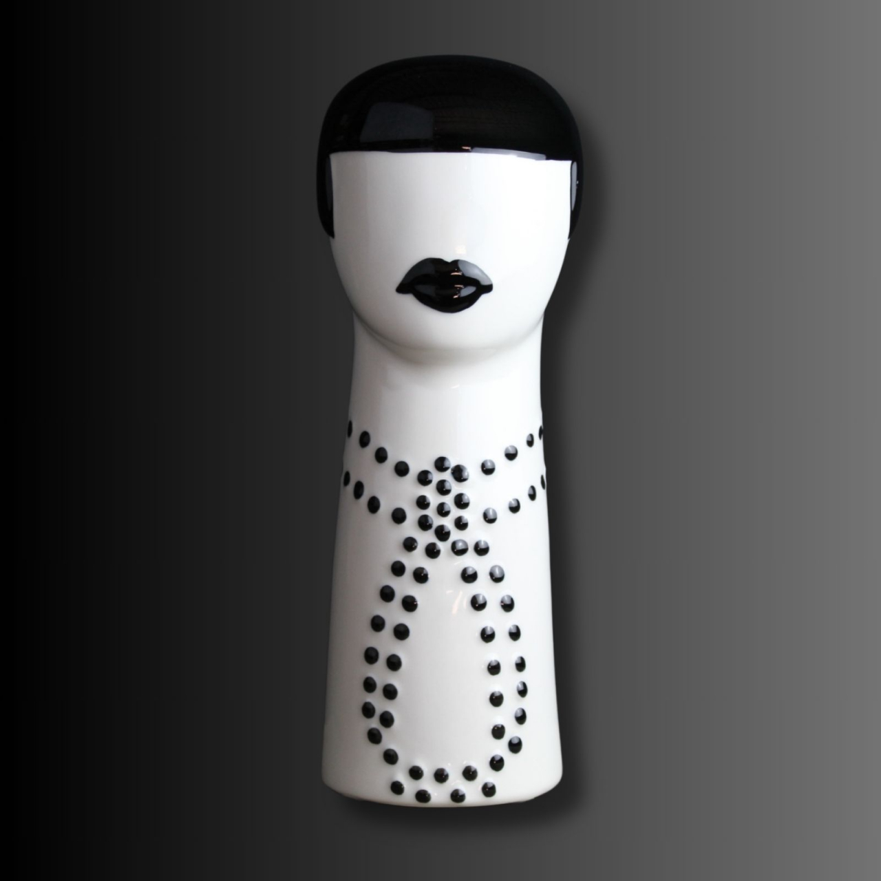 MADEMOISELLE, statuetǎ decorativǎ ce evoca o silueta feminina [1]