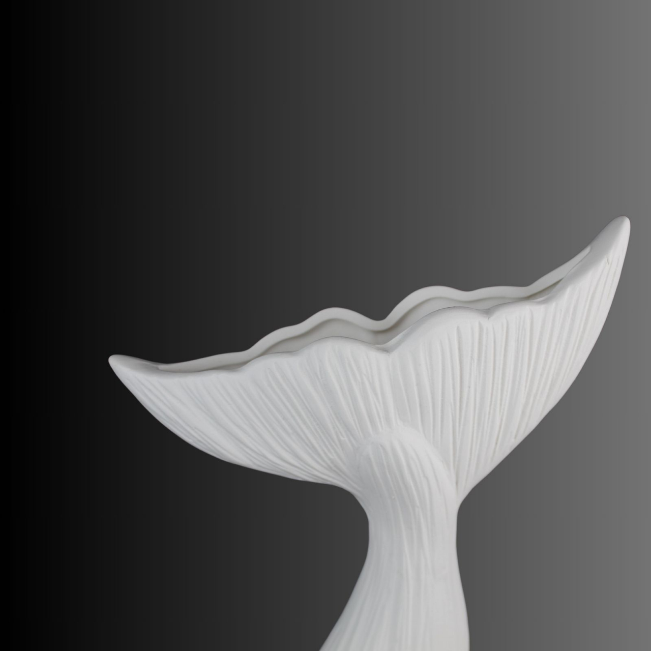 Vaza Whale Tail [2]