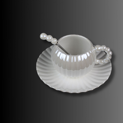 Pearl Symphony ,set cana cu farfurie ce par desprinse dintr un salon parizian [1]