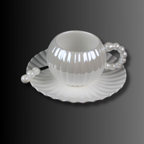 Bucatarie - Pearl Symphony ,set cana cu farfurie ce par desprinse dintr un salon parizian