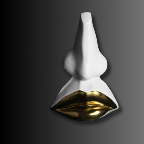 Figurine si statuete - Lips of Gold ,statueta abstracta alba cu nas și buze