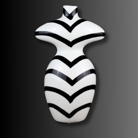 Vaze decorative - ART DECO DIVA, vazǎ decorativă alba cu linii negre