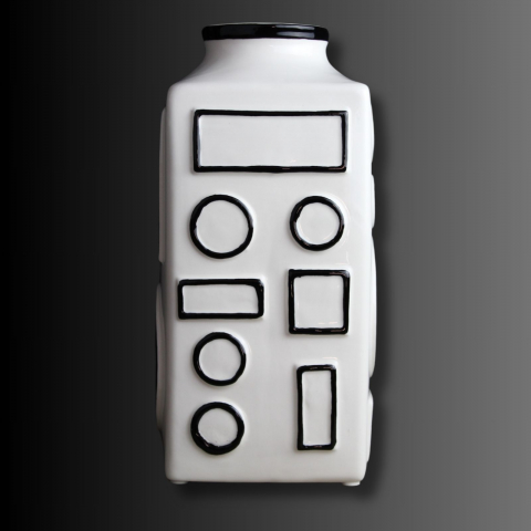 Vaze decorative - KUBIK, vaza decorativǎ inspirata de cuburile si liniile minimaliste