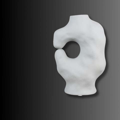 Vaze decorative - Eclipse Albǎ , Vaza sculpturală , cu un gol enigmatic in centru