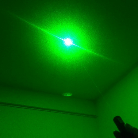Laser pointer unda verde puternic 2 chei, incarcator, 10000 mW, distanta 16 km [6]