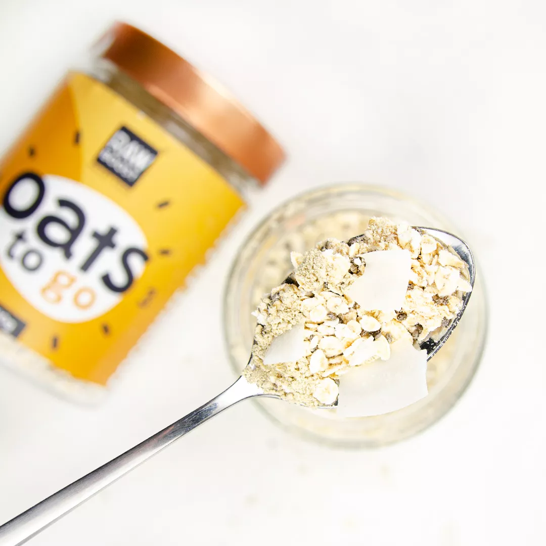 Oats To Go - Coconut Flakes ECO (Deliciu de ovăz cu semințe de chia, pudră de curmale și fulgi de cocos) pentru o escapadă tropicală la fiecare gustare ,110 g [2]