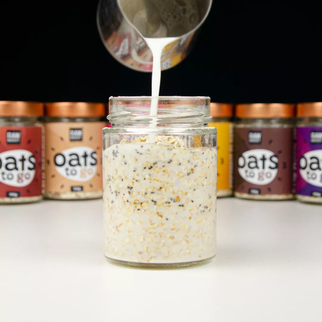 Oats To Go - Dark Chocolate ECO (Deliciu de ovăz cu semințe de chia, pudră de curmale și ciocolată neagră intensă) pentru iubitorii de ciocolată ,110g [2]