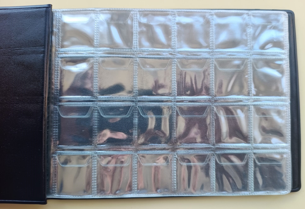 ALBUM PENTRU MONEDE 240 LOCASURI MAX 25 mm [3]