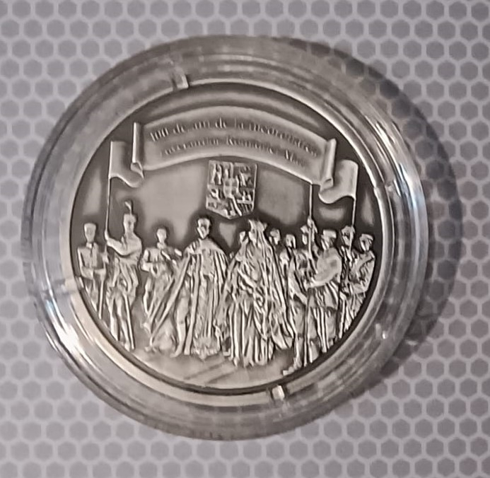 MEDALIA 100 DE ANI DE LA INCORONAREA SUVERANILOR ROMANIEI MARI [2]
