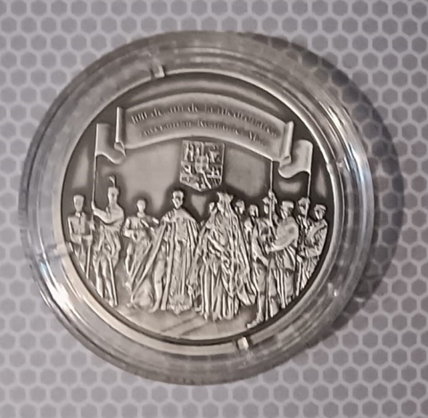 MEDALIA 100 DE ANI DE LA INCORONAREA SUVERANILOR ROMANIEI MARI [1]