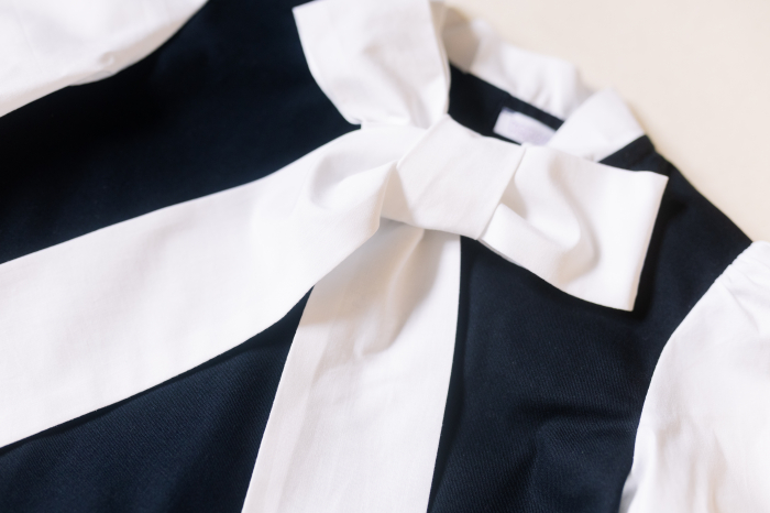 Rochie Back to School din Poplin de Bumbac Bleumarin cu Fundă și Mâneci Albe [2]