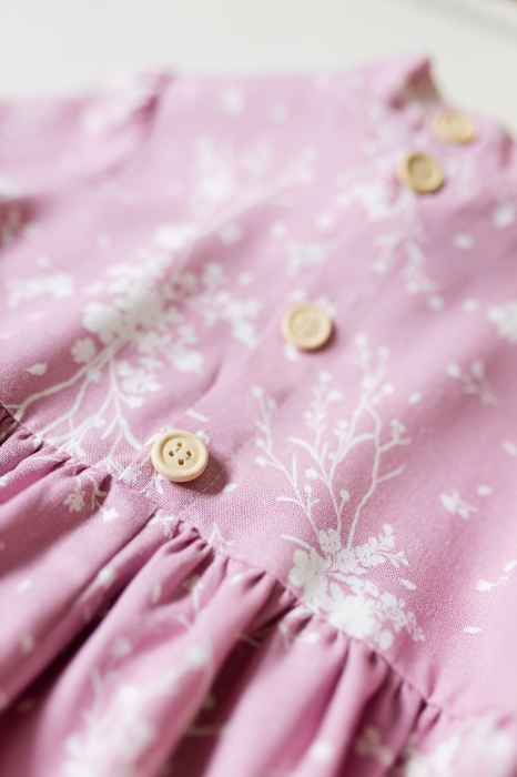 Rochie de in roz/lila cu flori albe [4]