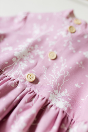 Rochie de in roz/lila cu flori albe [3]