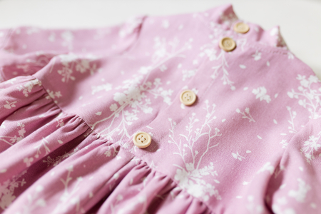 Rochie de in roz/lila cu flori albe [2]