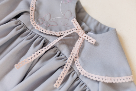 Rochie gri din lana guler detasabil broderie fluturi [2]