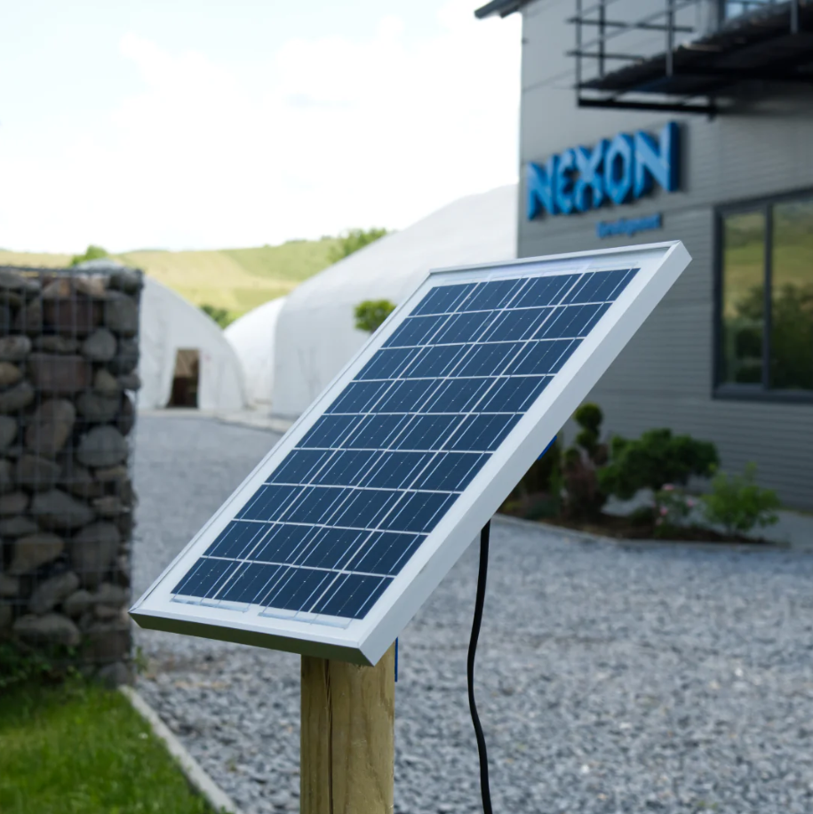 Napelem 10W Nexon HeavyShock villanypásztorokhoz tartóval [1]