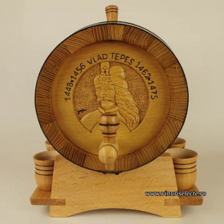 Butoias din prun si salcam pentru tuica si rachiu sculptat cu bustul Domnitorului Vlad Tepes [1]