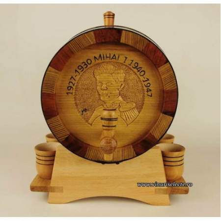Butoias din salcam pentru tuica si rachiu sculptat cu bustul Regelui Mihai I [1]