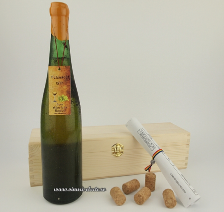 Vin Alb - Feteasca Alba 1977 Alba Iulia in cutie lemn