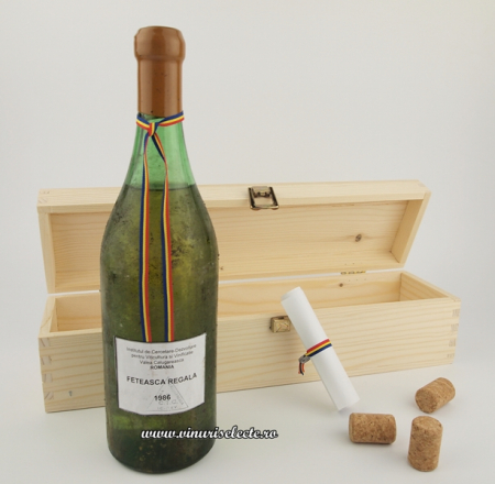 Feteasca Regala - Feteasca Regala 1986 Valea Calugareasca in cutie lemn