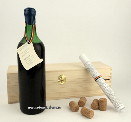 Merlot - Merlot 1970 Banu Maracine in cutie lemn