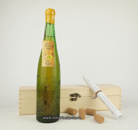 Vin Alb - Muscat Ottonel 1983 Cotnari in cutie lemn