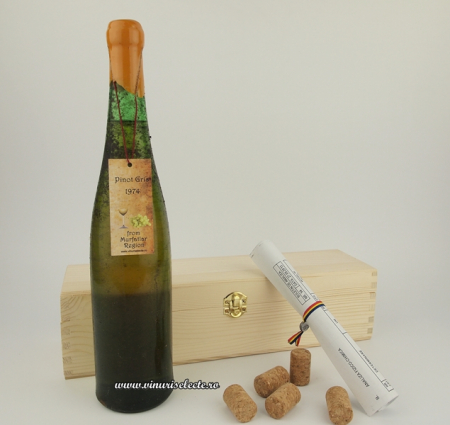 Vin Alb - Pinot Gris 1974 Murfatlar in cutie lemn