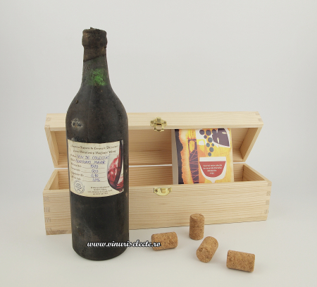 Tipuri de Vin - Rosu de Minis 1945 in cutie lemn