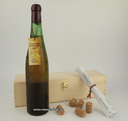 Vin Alb - Tamaioasa Romaneasca 1982 Odobesti in cutie lemn