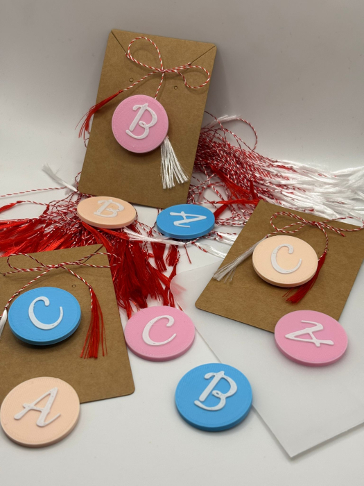 Mărțișor Cerc cu Inițială Personalizată – Printat 3D [4]