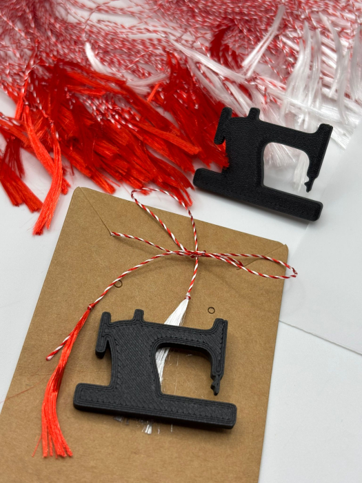 Mărțișor Mașină de Cusut Printat 3D – Broșă 1 Martie [2]