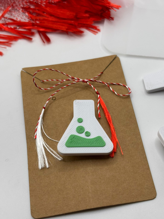 Mărțișor Știință – Chimie printat 3D cu broșă | 1 Martie [2]