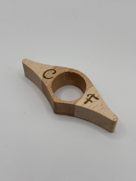 Suport de pagini din lemn masiv – personalizat prin gravare [4]