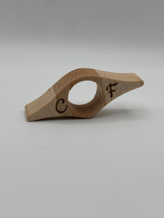 Suport de pagini din lemn masiv – personalizat prin gravare [2]