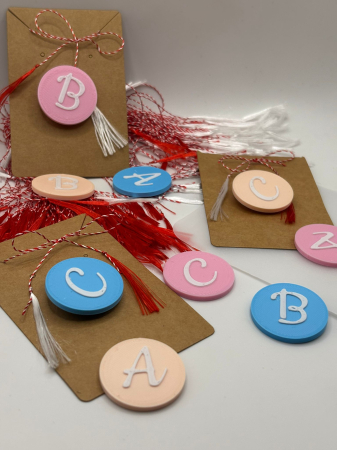 Articole personalizabile - Mărțișor Cerc cu Inițială Personalizată – Printat 3D