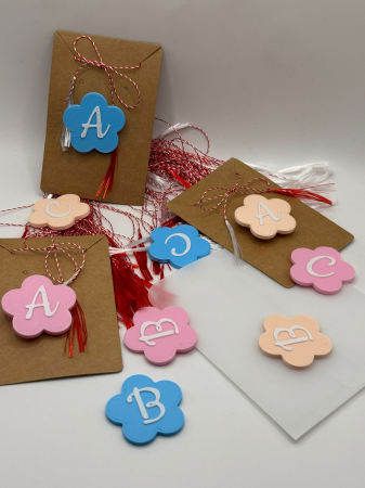 Articole personalizabile - Mărțișor Floare cu Inițială Personalizată – Printat 3D