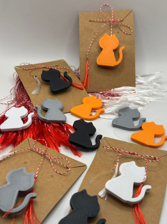 Produse sezoniere - Mărțișor Pisică Printat 3D – Broșă 1 Martie (4 Culori)