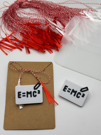 Produse sezoniere - Mărțișor Știință – Fizică printat 3D cu broșă | Cadou 1 Martie