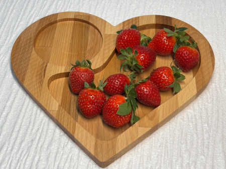 Produse sezoniere - Tăviță din Lemn Masiv de Fag în Formă de Inimă 28 cm | Versatilă pentru Servire