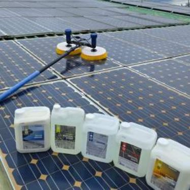 Sisteme profesionale pentru curatarea geamurilor - Perie dubla electrica pentru curatarea panourilor fotovoltaice