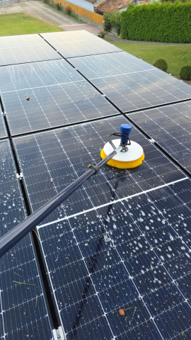 Sisteme profesionale pentru curatarea geamurilor - Perie simpla electrica pentru curatarea panourilor fotovoltaice