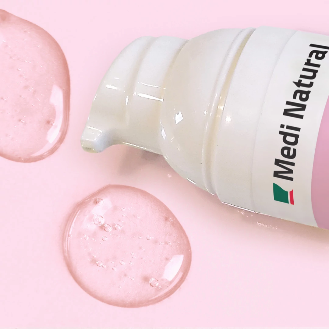 Îngrigire piele - MediNatural Gel facial cu apă de trandafiri și acid hialuronic – 50 ml