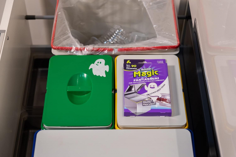 Set Odorizant Adeziv Pentru Cosul de Gunoi si Medii Mici Mister Magic, 6 Autocolante, 90 zile [1]