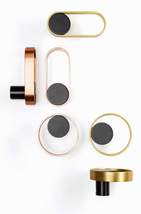 Agatatoare cuier rotunda Orbit, finisaj negru mat/auriu periat, 75x45 mm [4]