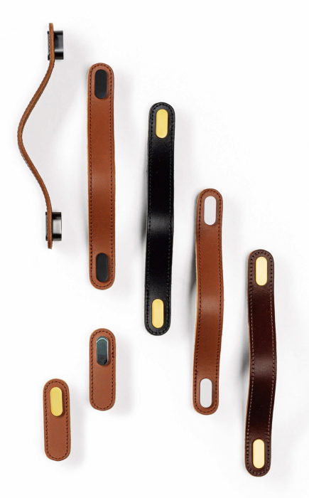 Maner, buton Oblong din piele neagra pentru mobilier, cu ornament finisaj auriu periat, L:70 mm [3]