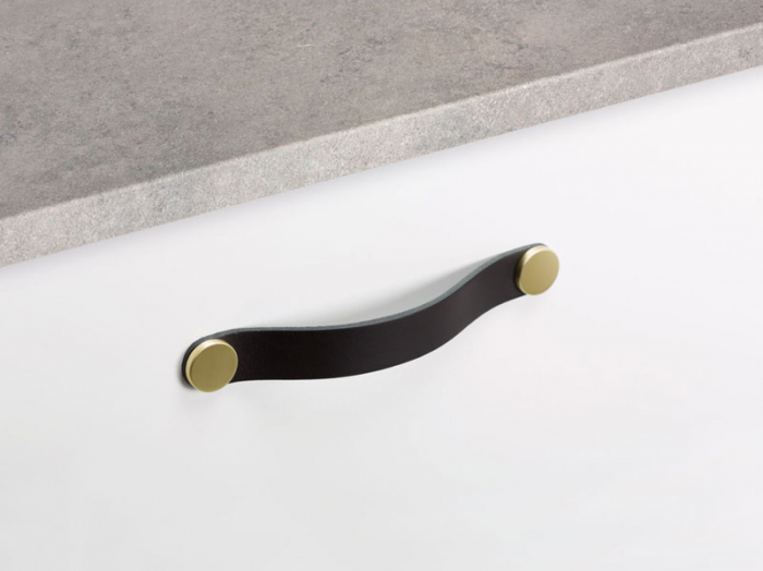 Flexa - Maner din piele neagra pentru mobilier, cu ornamente finisaj alama, L: 150 mm [2]