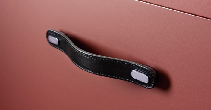 Oblong  - Maner din piele neagra pentru mobilier, cu ornament, finisaj gri periat, L 197 mm [2]