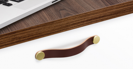 Flexa - Maner din piele maro pentru mobilier, cu ornamente finisaj alama, L: 150 mm [1]